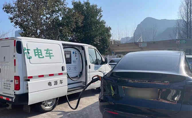 玛多汽车搭电